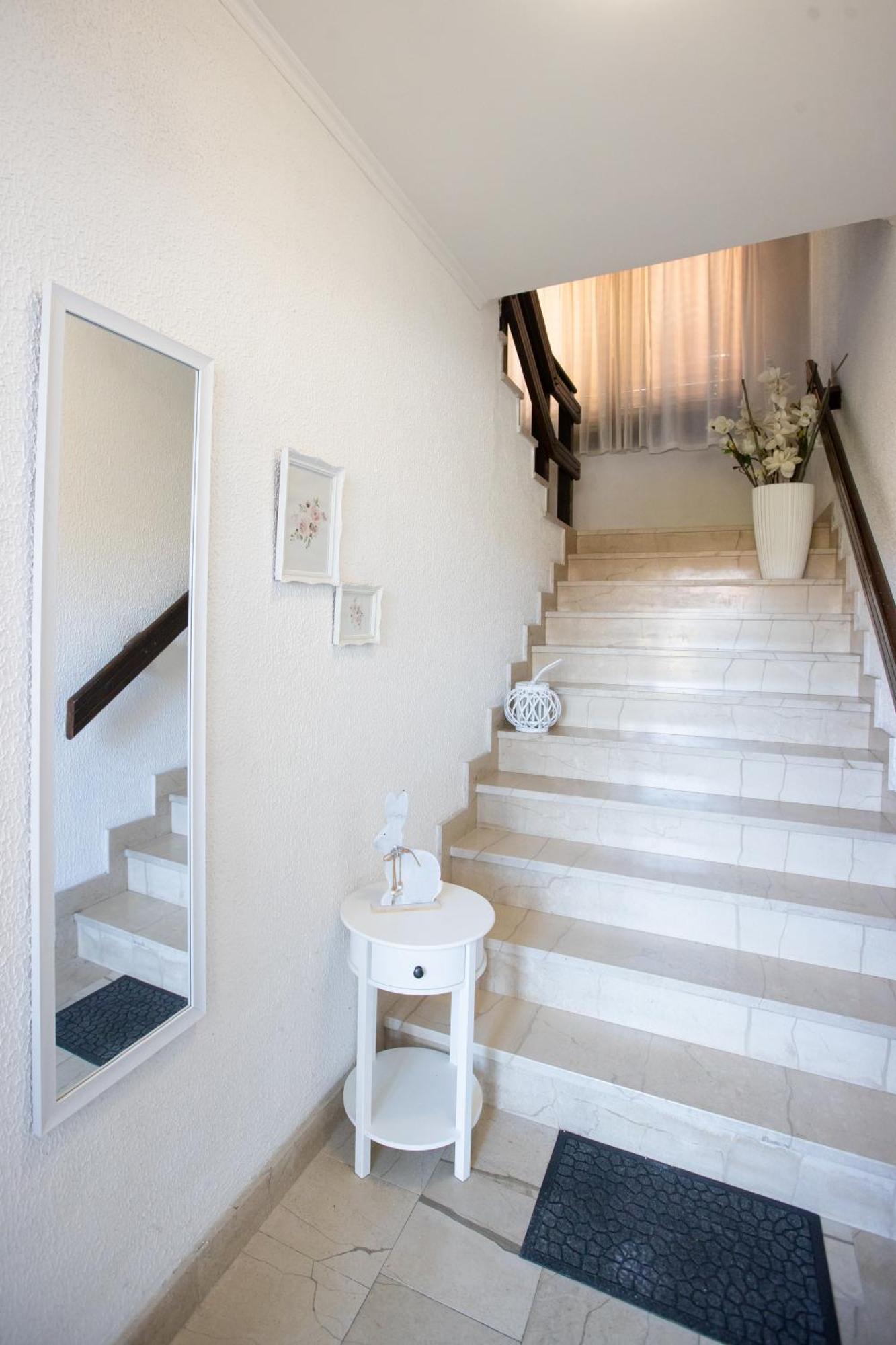 Guesthouse Sanabor Postojna Bagian luar foto