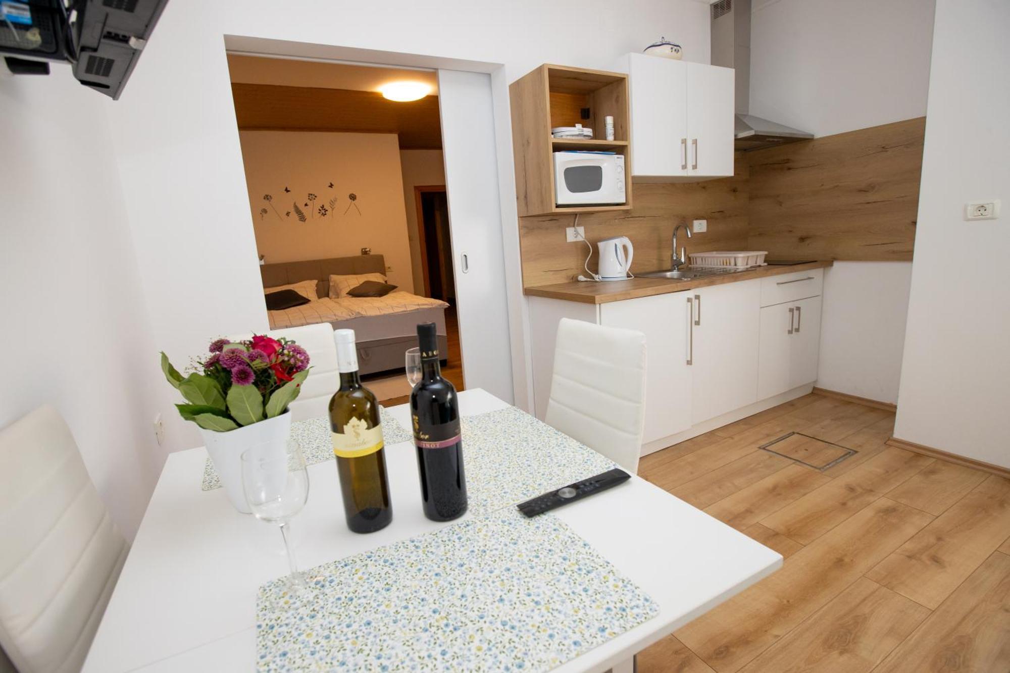 Guesthouse Sanabor Postojna Bagian luar foto