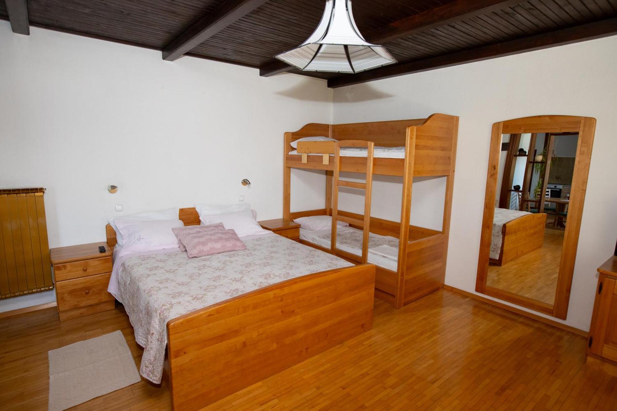 Guesthouse Sanabor Postojna Bagian luar foto
